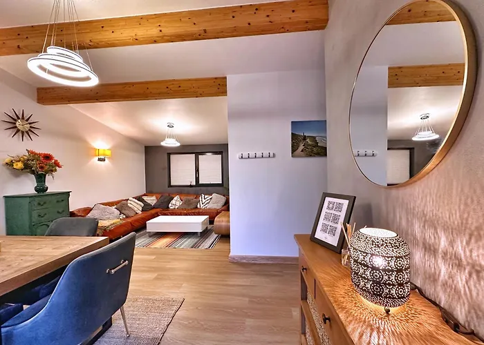 Chy Mena. South Facing Lodge With Hot Tub & Views.