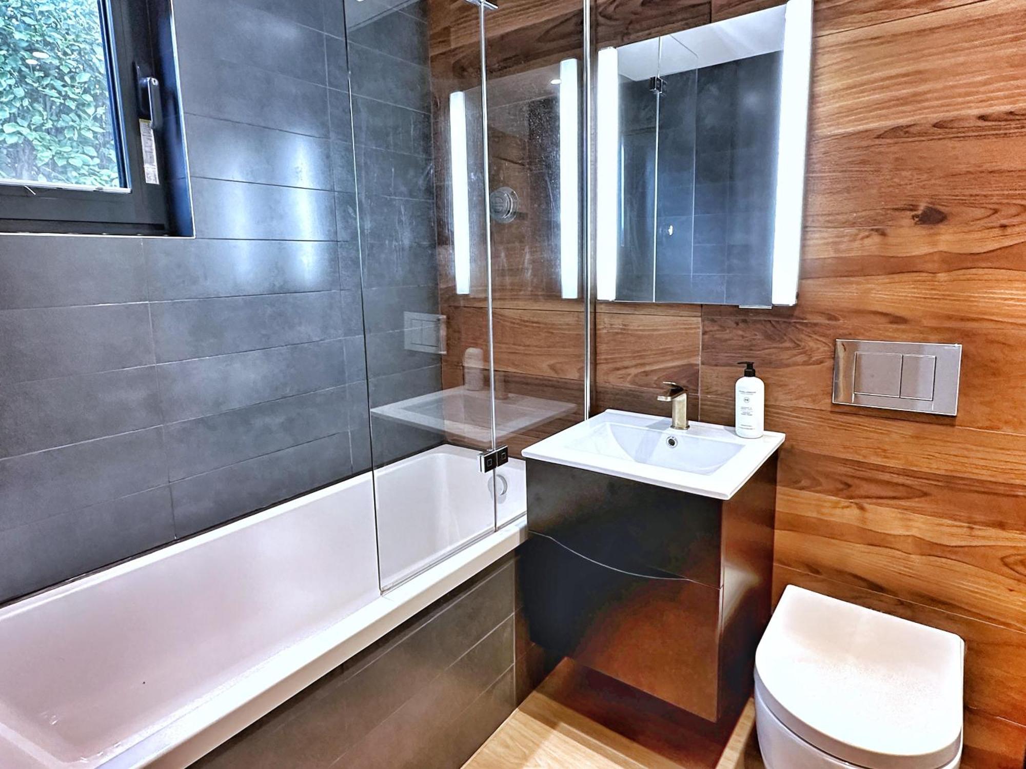 Chy Mena. South Facing With Hot Tub & Views. St Agnes (Cornwall)