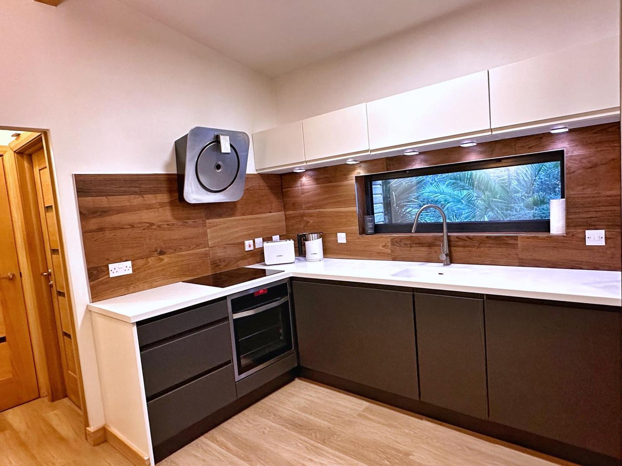 Chy Mena. South Facing With Hot Tub & Views. * St Agnes (Cornwall)