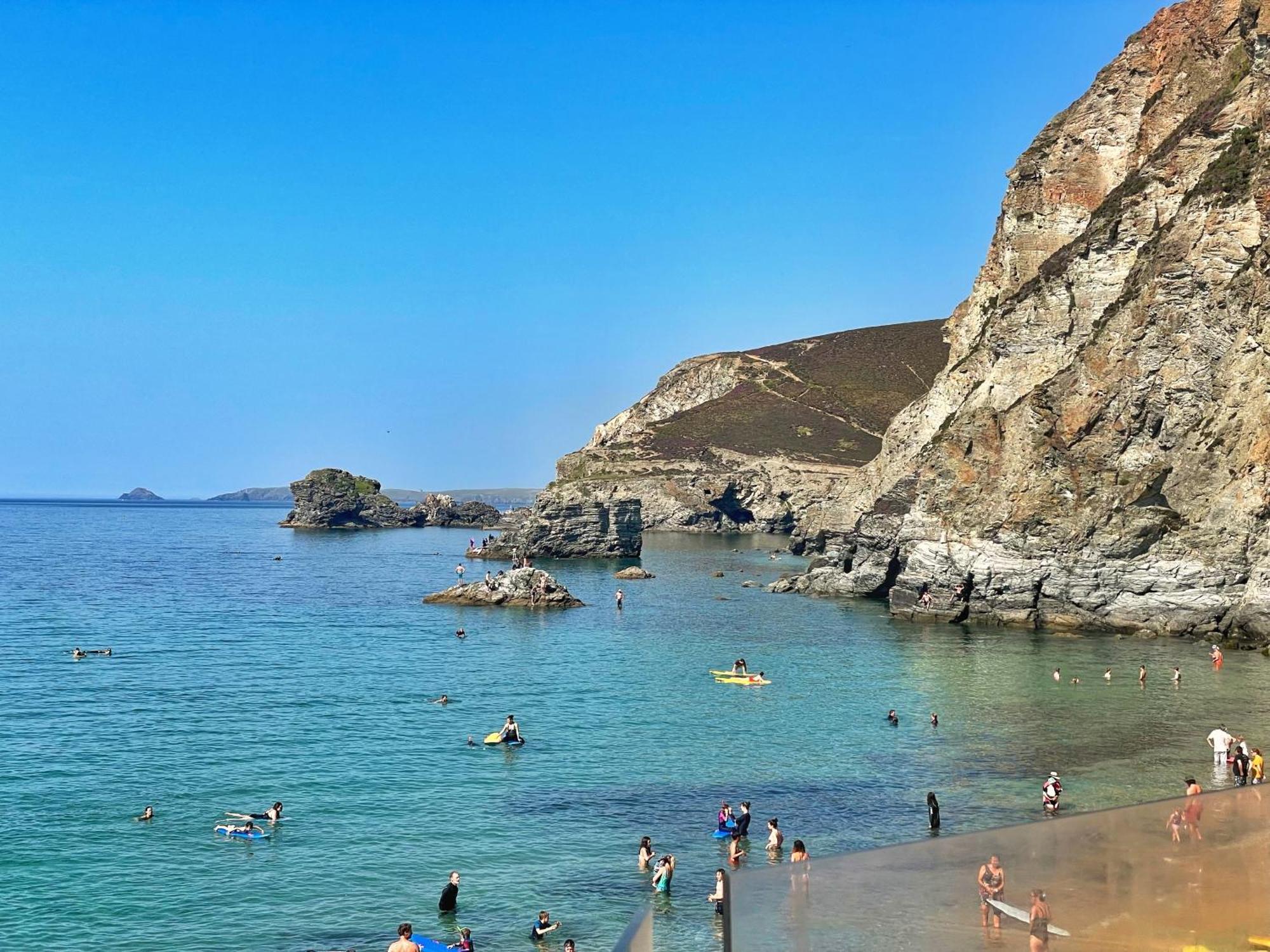 Chy Mena. South Facing With Hot Tub & Views. Holiday home St Agnes (Cornwall)
